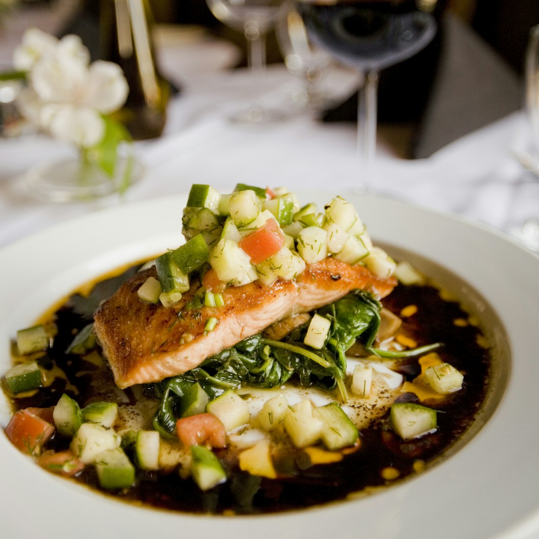 Pescado a la brasa emplatado